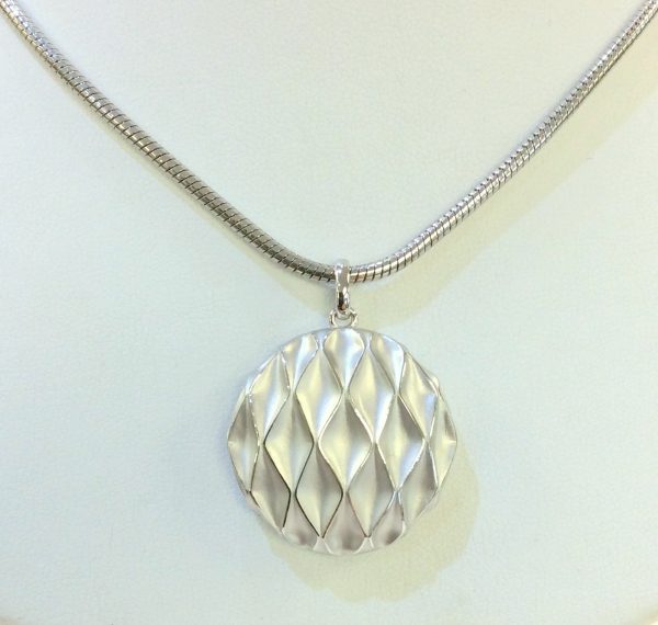 Mother's Day Gift Idea: Elegant silver pendant