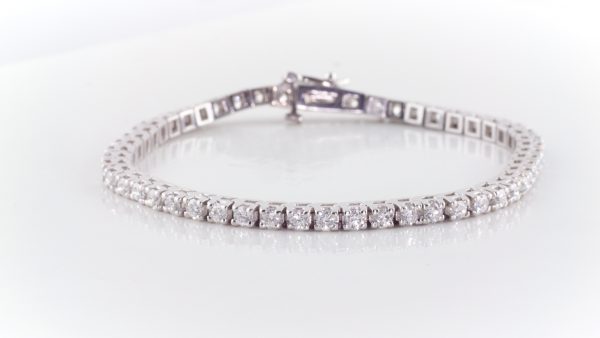 Diamond tennis bracelet in 14K white gold