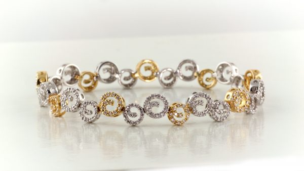 Diamond bracelet in 18K yellow and white gold.