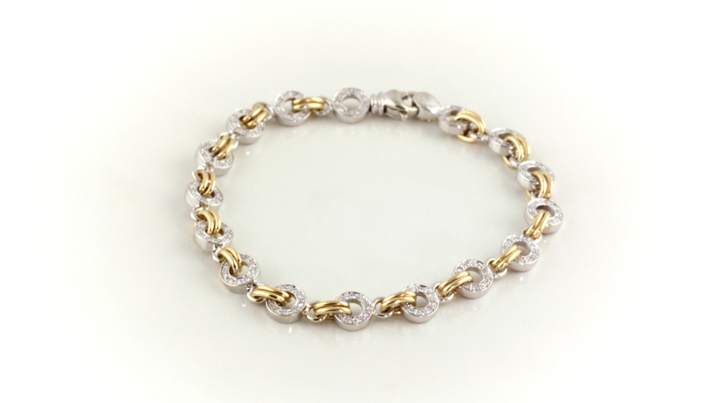 Diamond bracelet in 18K white and yellow gold.