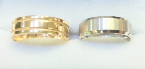 Yellow gold and platinum men's wedding bands