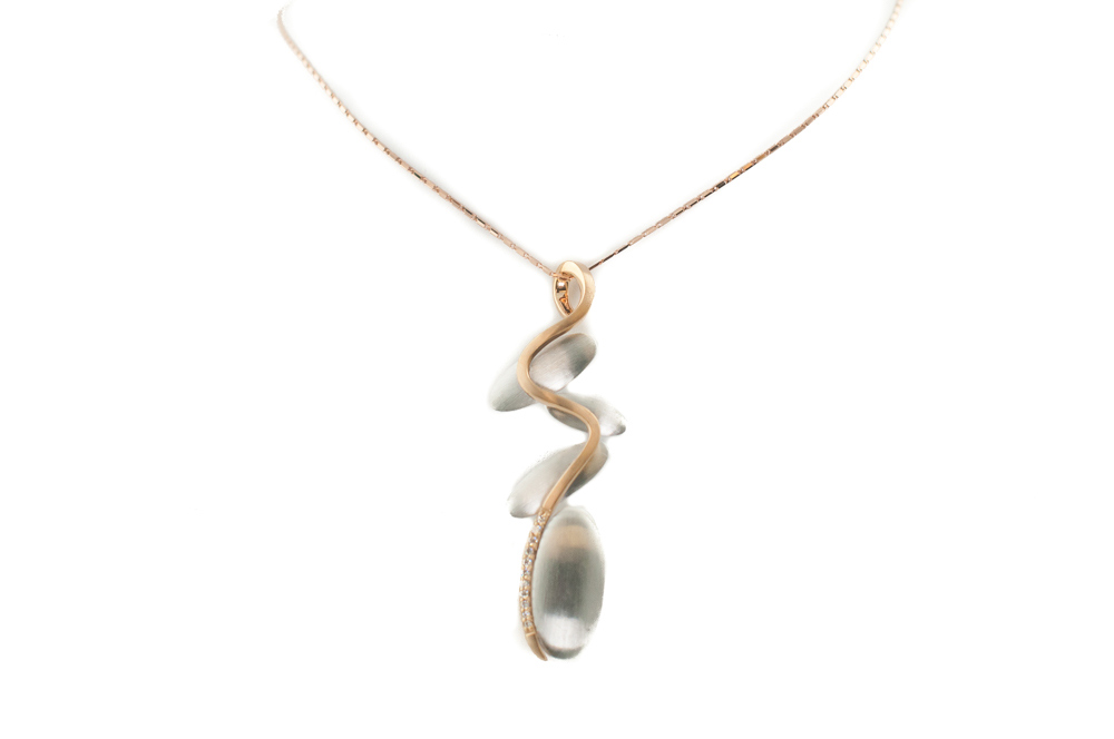 Pendant in 18K white and rose gold with diamonds