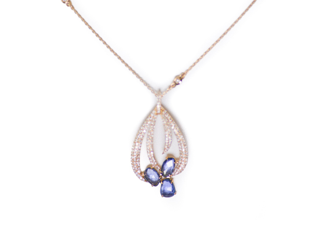 Sapphire and diamond pendant in 18K rose gold
